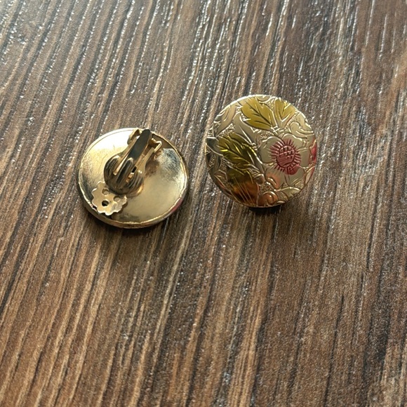 VINTAGE CLIP ON EARRINGS - Picture 3 of 5